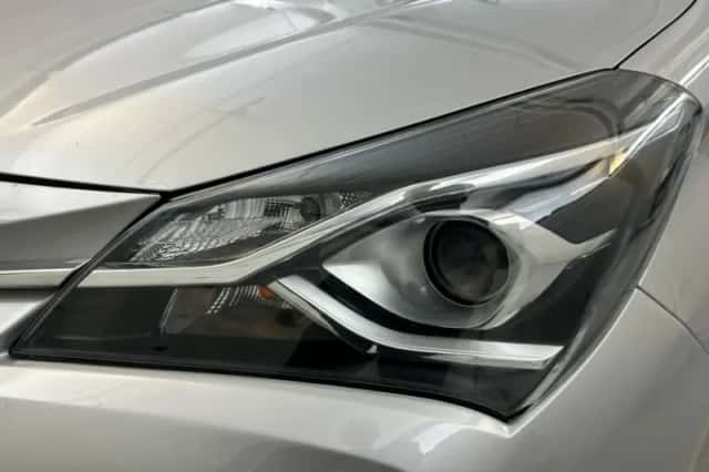 Toyota Yaris (2018) thumbnail 5