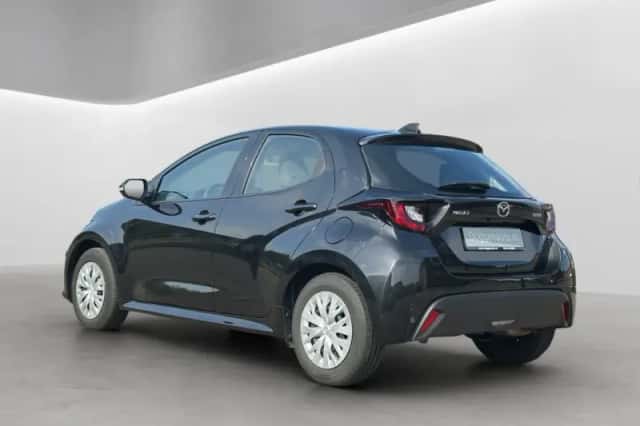 Toyota Yaris (2023) thumbnail 3