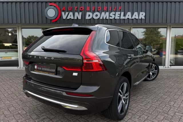 Volvo XC60 (2022) thumbnail 3