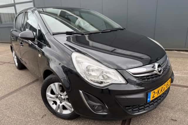 Opel Corsa (2013) thumbnail 1
