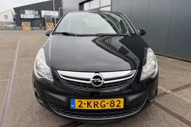 Opel Corsa (2013) thumbnail 2