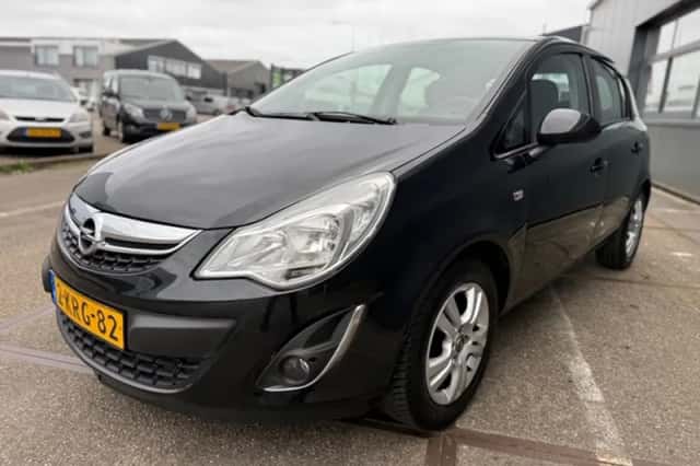 Opel Corsa (2013) thumbnail 3