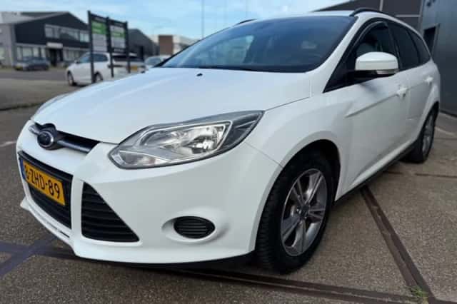 Ford Focus (2014) thumbnail 3