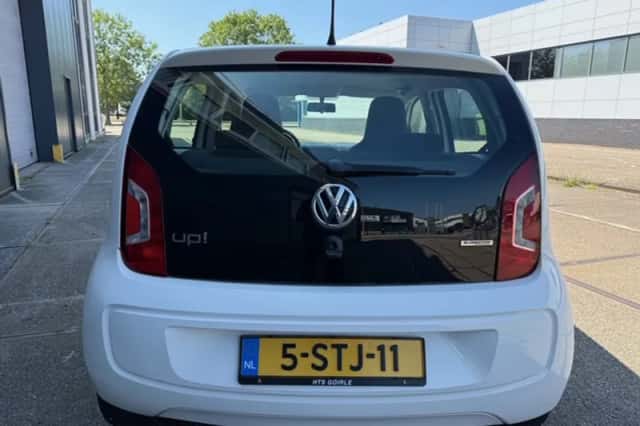Volkswagen Up! (2014) thumbnail 6