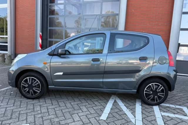 Suzuki Alto (2011) thumbnail 4