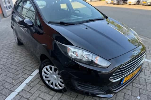 Ford Fiesta (2013) thumbnail 1