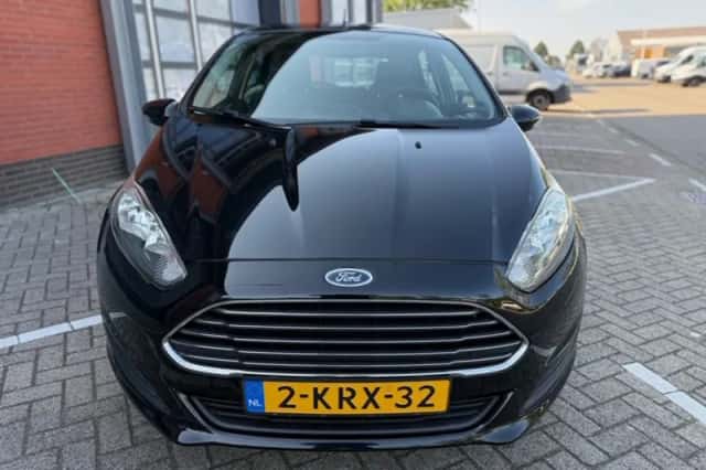 Ford Fiesta (2013) thumbnail 2
