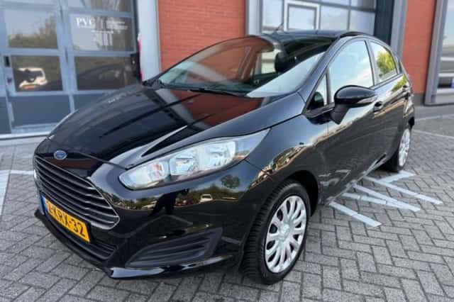 Ford Fiesta (2013) thumbnail 3