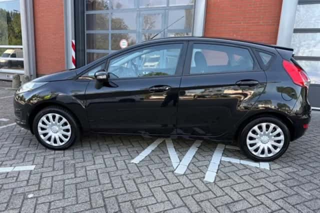 Ford Fiesta (2013) thumbnail 4