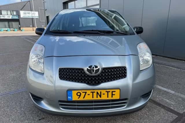 Toyota Yaris (2006) thumbnail 2