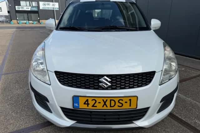 Suzuki Swift (2012) thumbnail 2