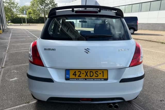 Suzuki Swift (2012) thumbnail 6
