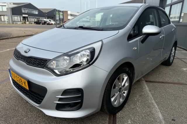 Kia Rio (2017) thumbnail 3