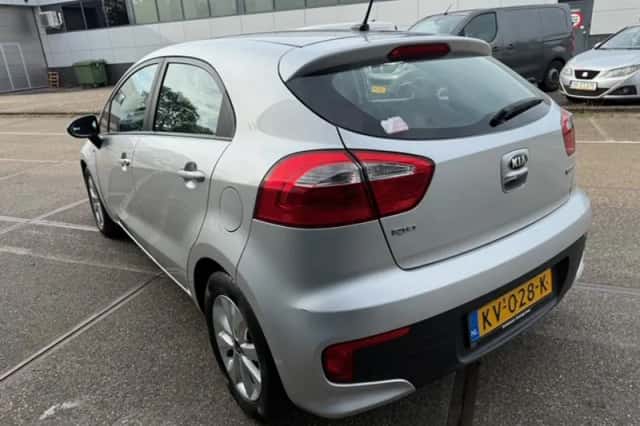 Kia Rio (2017) thumbnail 5