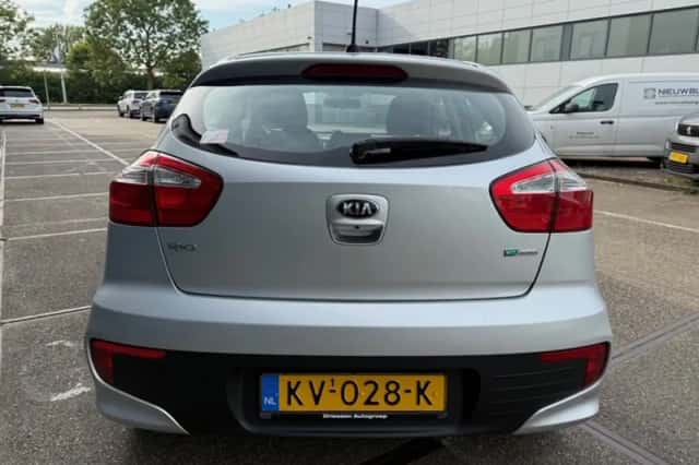 Kia Rio (2017) thumbnail 6