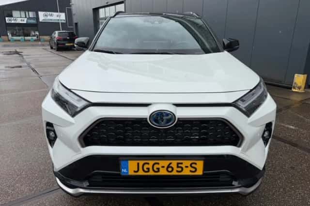 Toyota RAV4 (2025) thumbnail 2