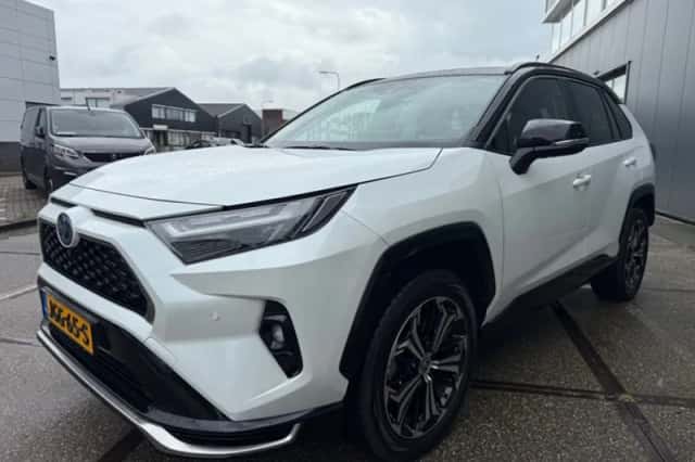 Toyota RAV4 (2025) thumbnail 3
