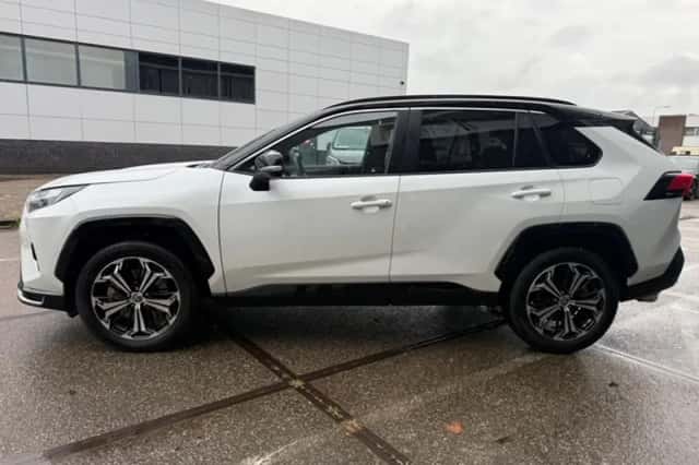 Toyota RAV4 (2025) thumbnail 4
