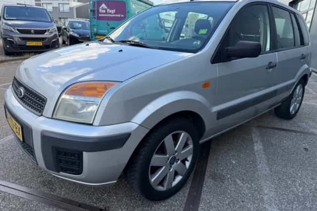 Ford Fusion (2006) thumbnail 3