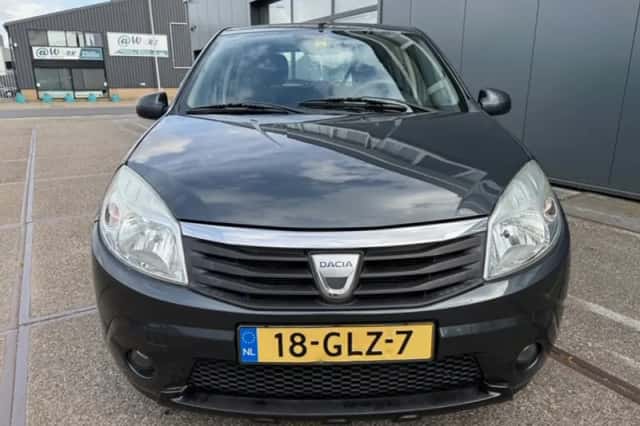 Dacia Sandero (2008) thumbnail 2
