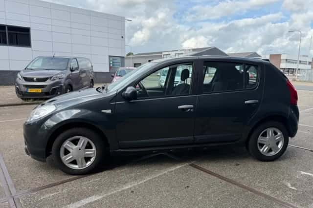 Dacia Sandero (2008) thumbnail 4