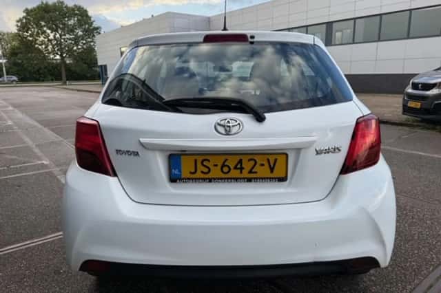 Toyota Yaris (2016) thumbnail 6