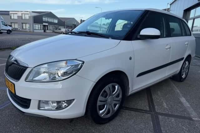 Škoda Fabia (2012) thumbnail 3