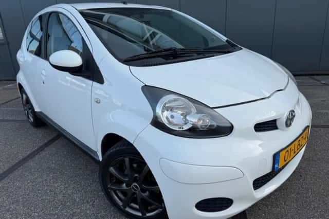 Toyota Aygo (2010) thumbnail 1