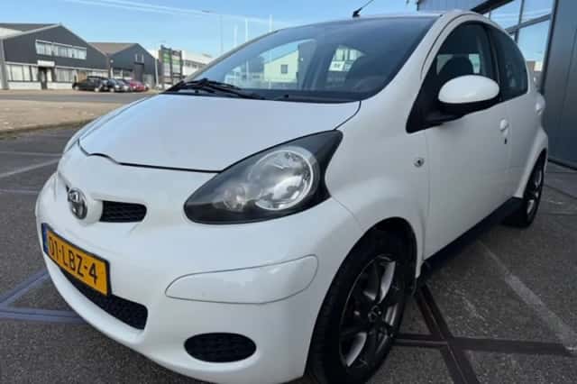Toyota Aygo (2010) thumbnail 2
