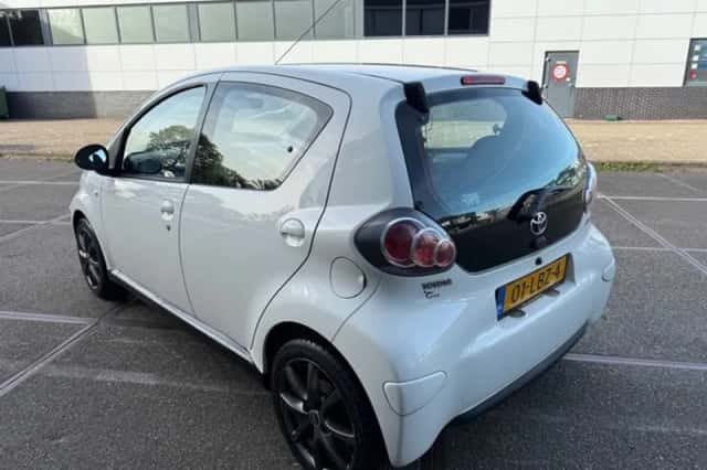 Toyota Aygo (2010) thumbnail 4