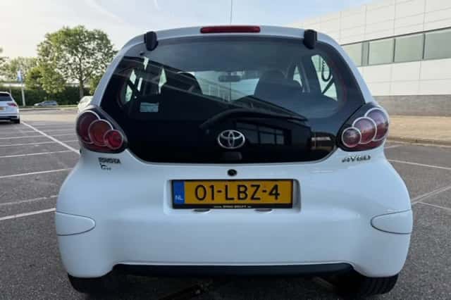 Toyota Aygo (2010) thumbnail 5