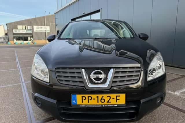 Nissan Qashqai (2009) thumbnail 2