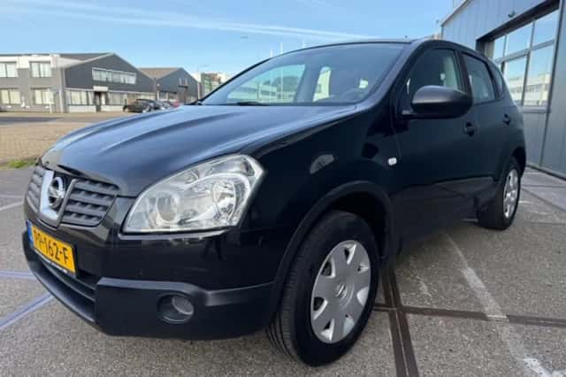 Nissan Qashqai (2009) thumbnail 3