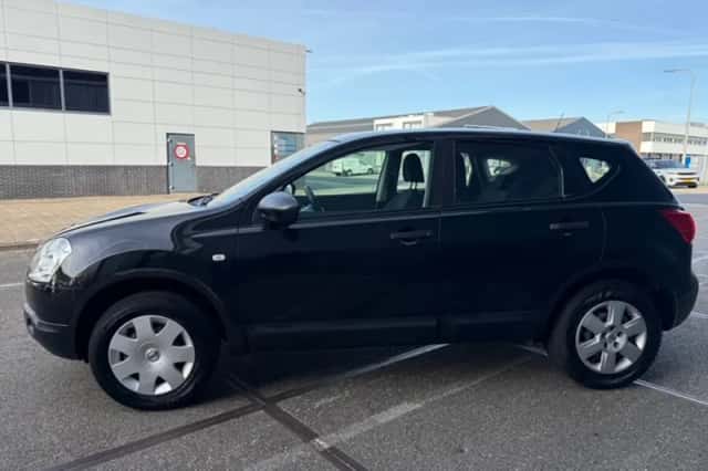 Nissan Qashqai (2009) thumbnail 4