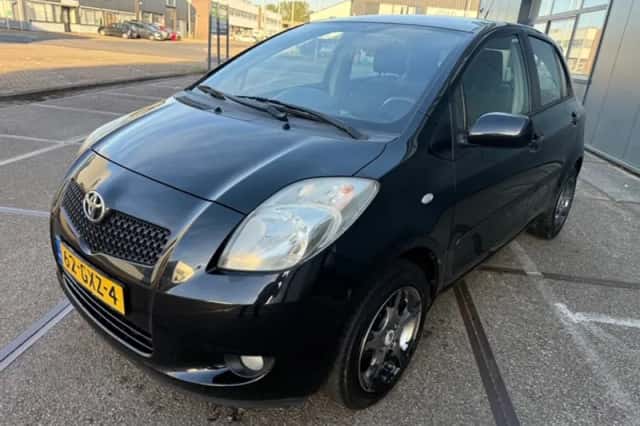 Toyota Yaris (2008) thumbnail 3