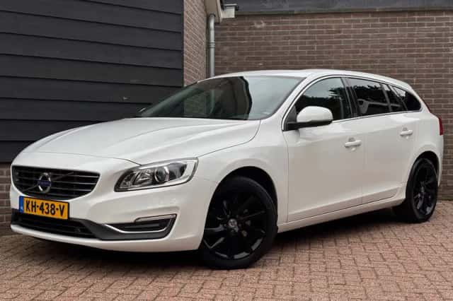 Volvo V60 (2016) thumbnail 1