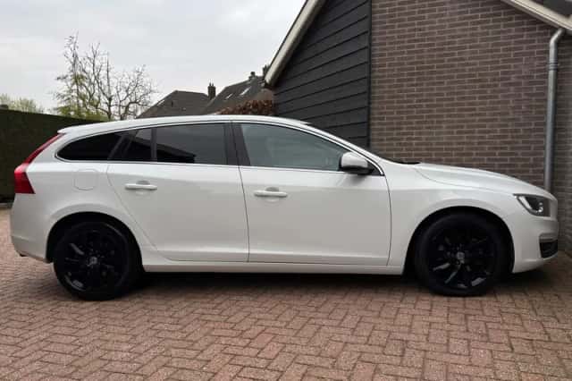 Volvo V60 (2016) thumbnail 6
