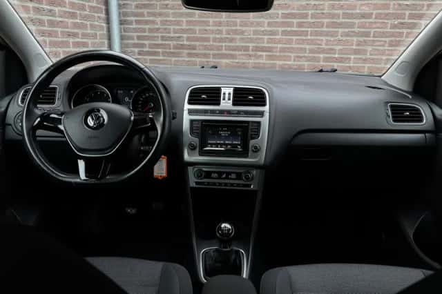 Volkswagen Polo (2014) thumbnail 2