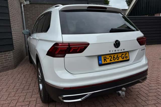 Volkswagen Tiguan (2021) thumbnail 3