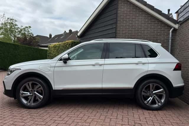 Volkswagen Tiguan (2021) thumbnail 4
