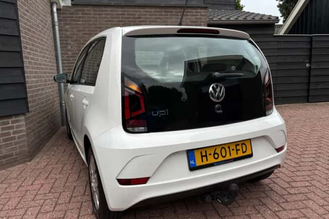 Volkswagen Up! (2020) thumbnail 3