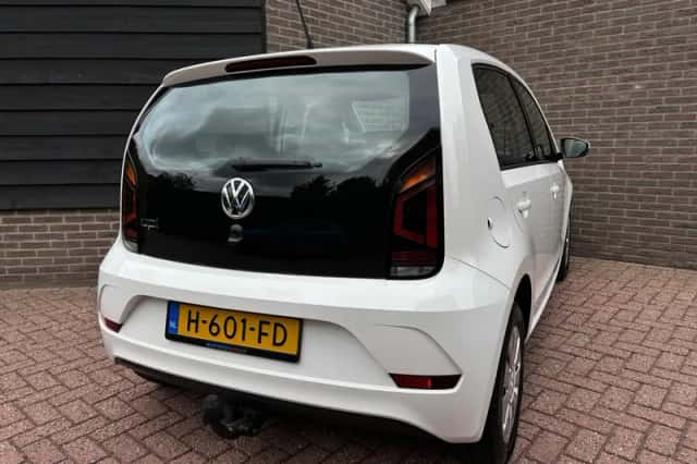 Volkswagen Up! (2020) thumbnail 5