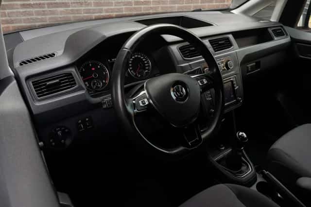 Volkswagen Caddy (2016) thumbnail 2