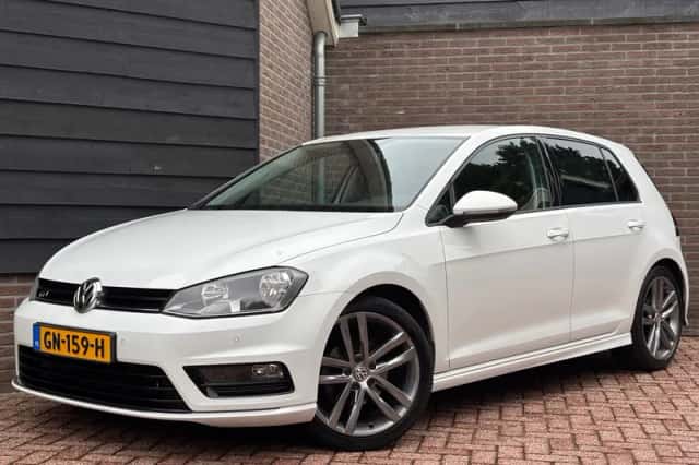 Volkswagen Golf (2015) thumbnail 1