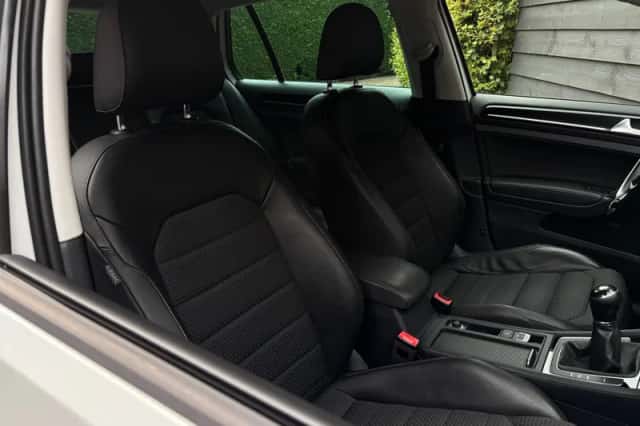 Volkswagen Golf (2015) thumbnail 2