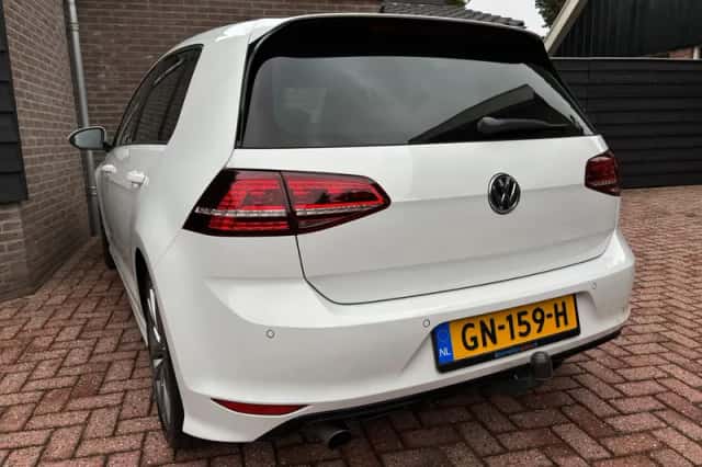 Volkswagen Golf (2015) thumbnail 3