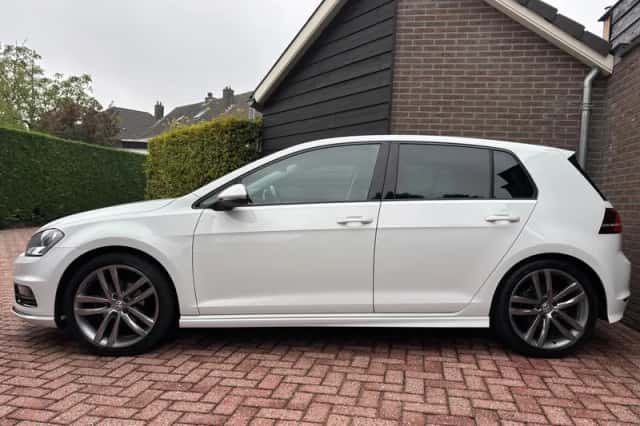 Volkswagen Golf (2015) thumbnail 4