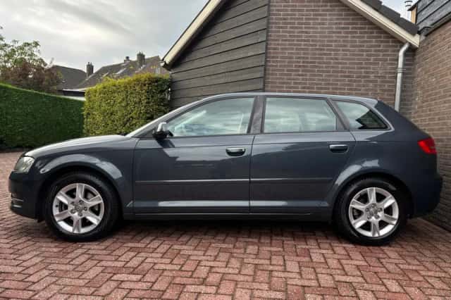 Audi A3 (2011) thumbnail 4