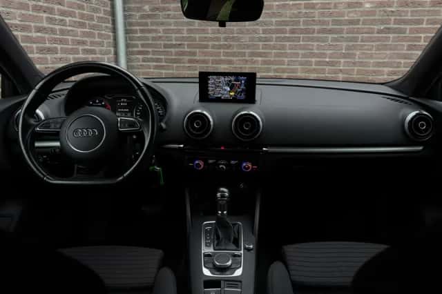 Audi A3 (2015) thumbnail 2