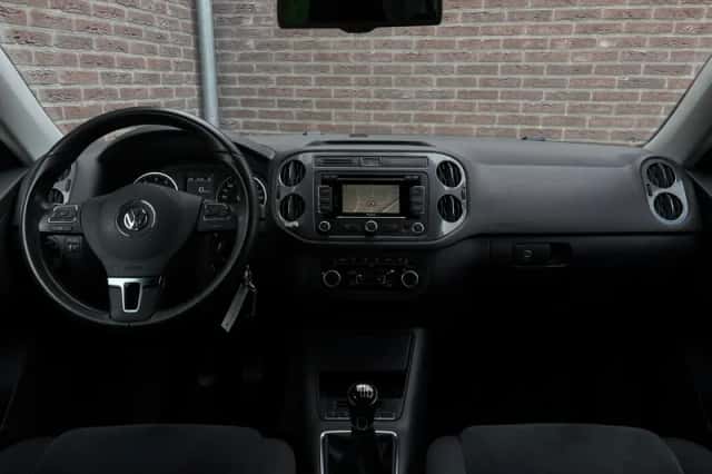 Volkswagen Tiguan (2013) thumbnail 2
